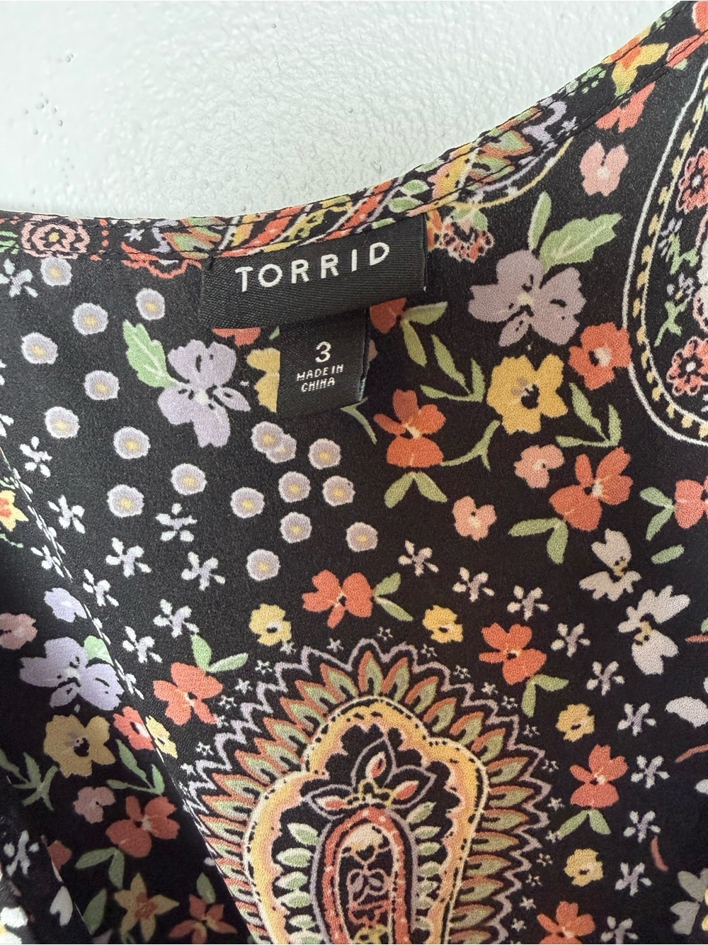 torrid Black Paisley Floral Short Sleeve Blouse - Picture 6 of 7